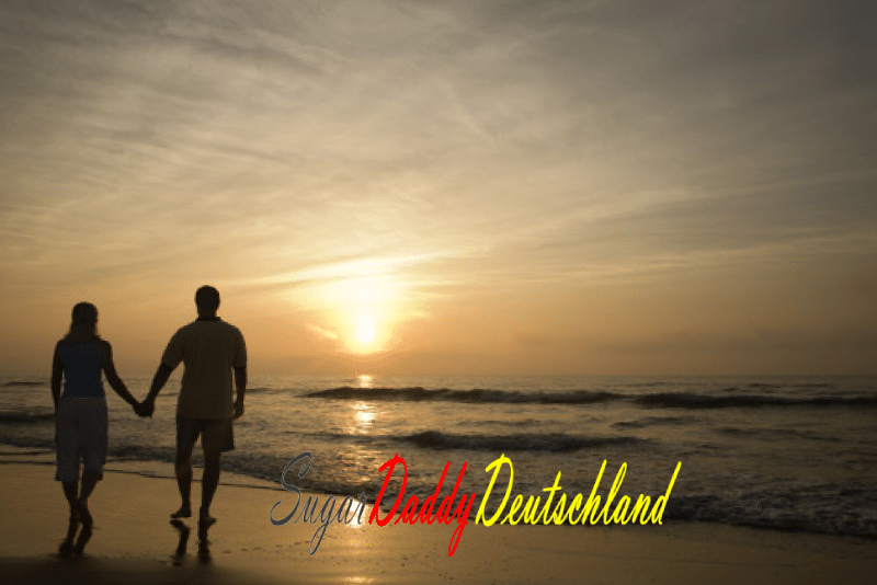 Homem e mulher de mãos dadas