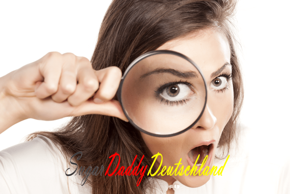 Chercher une fille avec une loupe