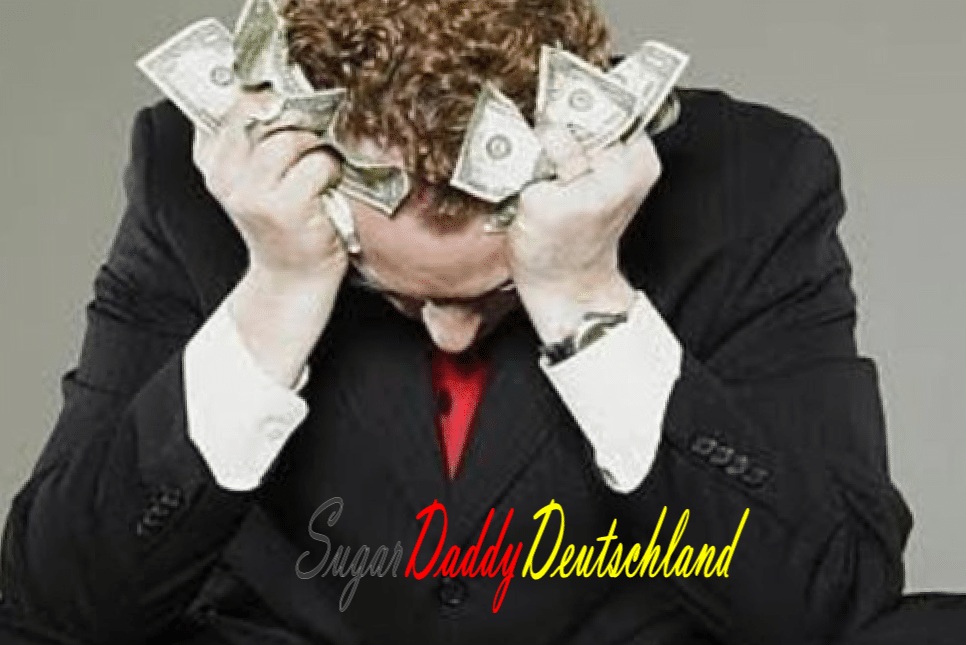 Smutny człowiek z pieniędzmi w rękach.