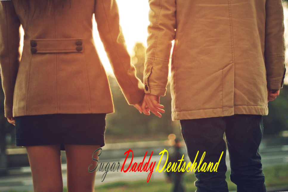 Mann und Frau halten Händchen